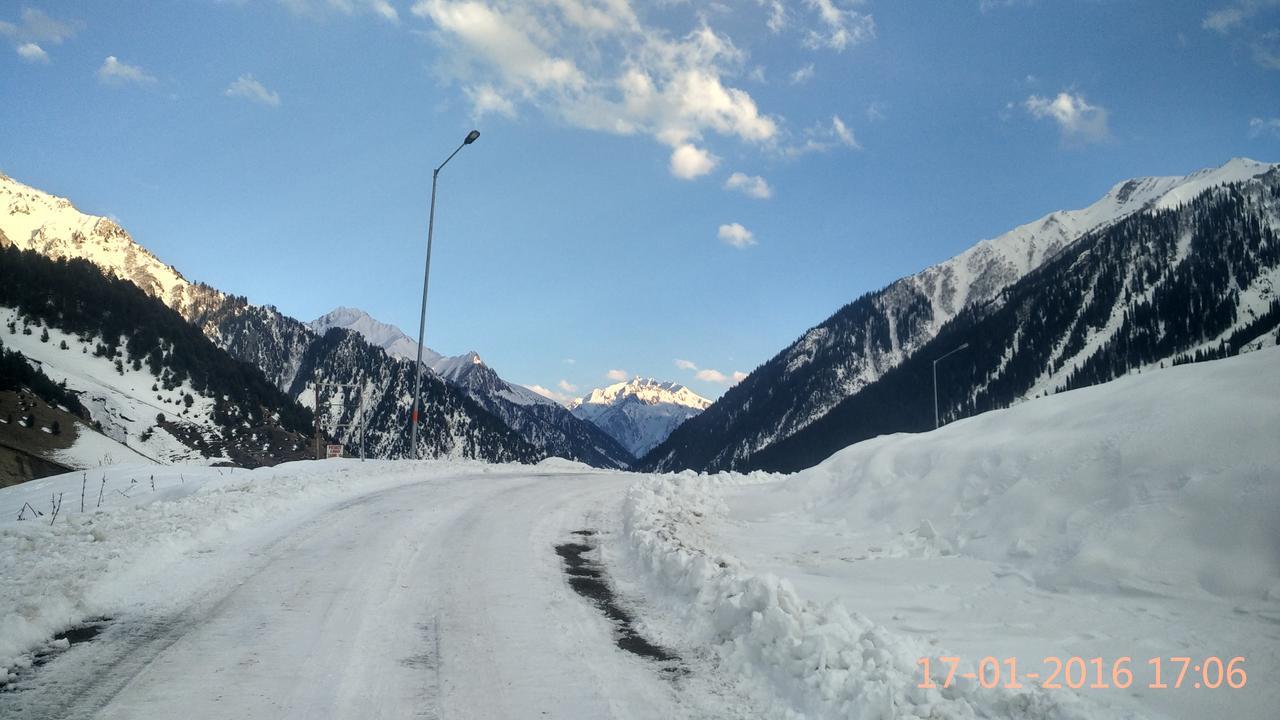 Hotel Glacier Heights Sonāmarg Esterno foto